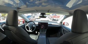 Tesla cubre toda una ciudad con sus robotaxis que se manejan solos