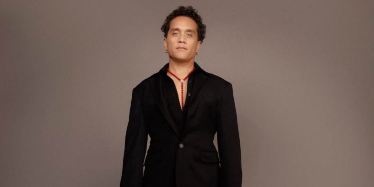 El cantautor dominicano Yasser Tejeda llega a Netflix con Jennifer López