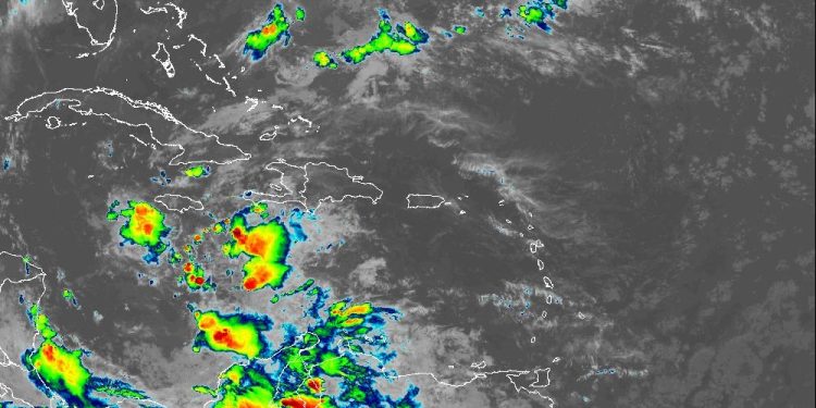 Indomet prevé chubascos matutinos en la costa sur y aguaceros vespertinos en el interior del país por vaguada y viento del sureste