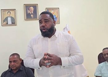 Regidor Caonabo Hubieres aclara salida de alcalde y jurídica de la Sala Capitular evitaron aprobación de contratos