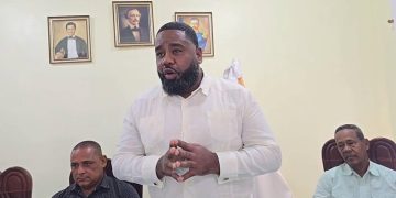 Regidor Caonabo Hubieres aclara salida de alcalde y jurídica de la Sala Capitular evitaron aprobación de contratos