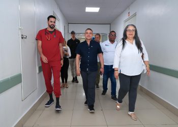 Director del SNS interviene Hospital Taiwán en Azua; entidad asume funciones operativas