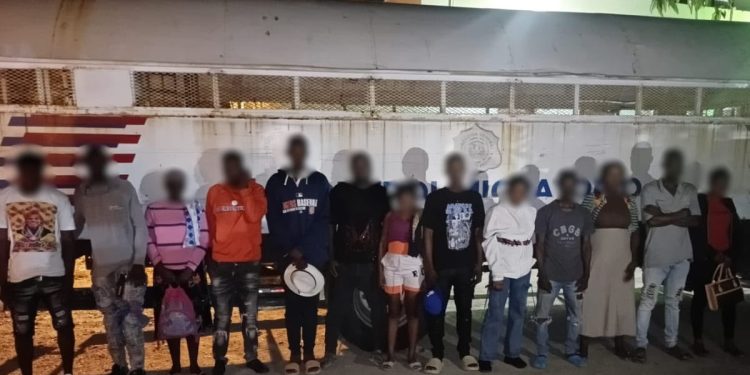 DGM y cuerpos de seguridad detienen 1,063 extranjeros indocumentados el lunes; Migración deporta 990 hacia Haití