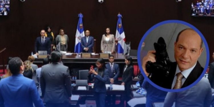 Diputados guardan minuto de silencio en memoria del destacado fotorreportero Franklin Guerrero