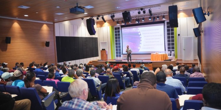 Claudio Caamaño afirma inversión en agricultura es clave para desarrollo económico del país