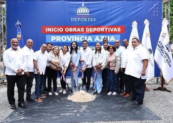 Ministro Kelvin Cruz anuncia construcción de cinco techados en Azua con inversión de RD$156 millones