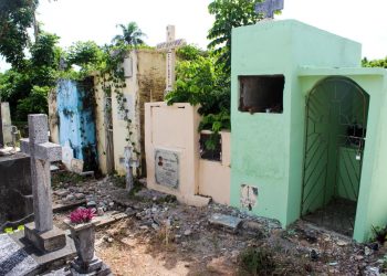 Regidor Caonabo Hubieres denuncia exhumaciones de cádaveres ilegales en cementerios de Bayaguana