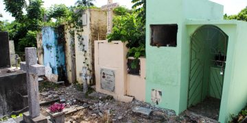 Regidor Caonabo Hubieres denuncia exhumaciones de cádaveres ilegales en cementerios de Bayaguana
