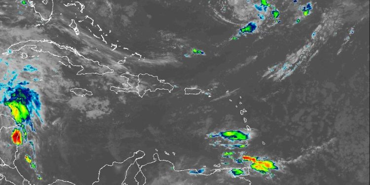 Indomet: Vaguada y onda tropical provocarán aguaceros y tormentas eléctricas en varias provincias esta tarde