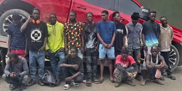 Tras persecución Ejército detiene camioneta con 14 haitianos indocumentados en Esperanza