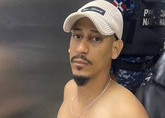 Se entrega hombre acusado de quitarle la vida a raso policial en Nagua