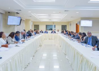 Comisión Bicameral que estudia proyecto de ley de Medidas Pro Crecimiento Económico escuchará este martes al ministro de Hacienda y Economía, Magín Diaz y a la AIRD
