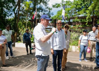 Vicepresidente de Seaboard y sus colaboradores realizan visita al Parque Ecológico Las Lagunas