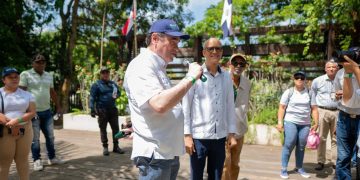 Vicepresidente de Seaboard y sus colaboradores realizan visita al Parque Ecológico Las Lagunas