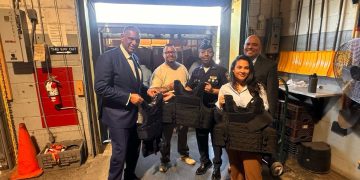 Consulado dominicano en Nueva York recibe donación de 849 chalecos antibalas para fortalecer la seguridad en República Dominicana