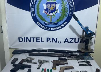 DINTEL ocupa arsenal de armas y apresa a tres hombres durante allanamientos en Azua