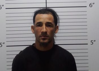 Policía Nacional apresa a dos hombres implicados en tiroteo captado en video ocurrido en Villa Liberación, SDE, donde dos personas resultaron heridas
