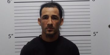 Policía Nacional apresa a dos hombres implicados en tiroteo captado en video ocurrido en Villa Liberación, SDE, donde dos personas resultaron heridas