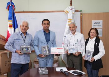 Ministerio de Energía y Minas entrega equipos  la UASD para fortalecer las investigaciones sobre el control del mosquito transmisor del dengue