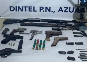 DINTEL ocupa arsenal de armas y apresa a tres hombres durante allanamientos en Azua