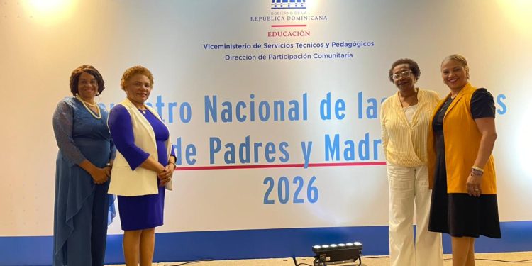 Centro Educativo Francisco del Rosario Sánchez representa a la Regional 15 en presentación de buenas prácticas de Escuela de Padres
