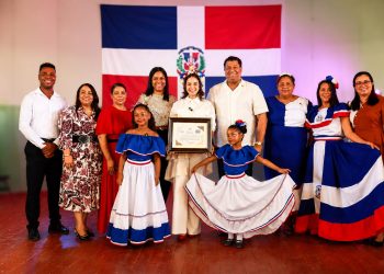 Reconocen aportes de Priscila D' Oleo a la preservación de la historia dominicana