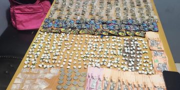 Ocupan más de 490 porciones de drogas, un arma de fuego ilegal, municiones y otros objetos ilícitos durante operativos realizados en varias provincias