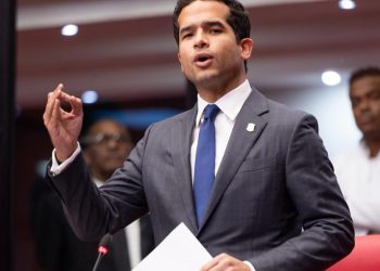 Rechazan en el Senado propuesta de Omar para indexar salarios hasta RD$52,000