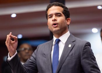 Rechazan en el Senado propuesta de Omar para indexar salarios hasta RD$52,000
