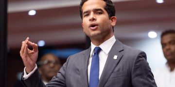 Rechazan en el Senado propuesta de Omar para indexar salarios hasta RD$52,000