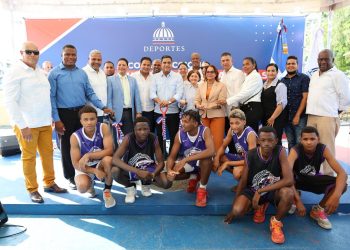 Ministro Kelvin Cruz inicia construcción del techado multiuso de Matanzas, Peravia, con inversión de RD$28 millones