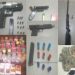 Policía Nacional y Ministerio Público ocupan armas de fuego, pertrechos militares y ron adulterado durante allanamientos en Barahona y Cabral