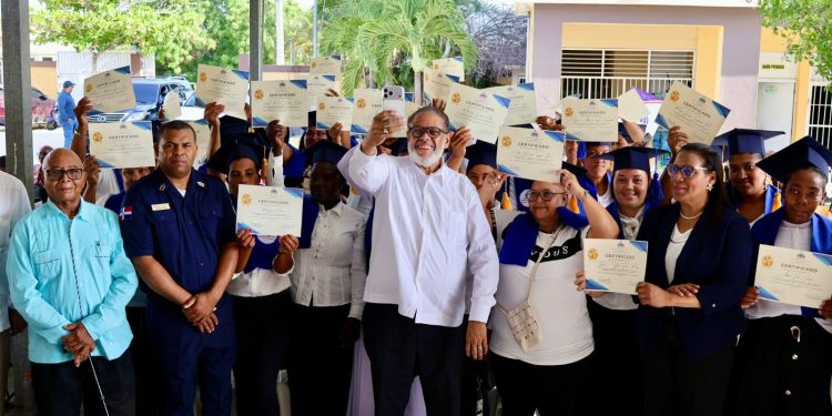 DGDC impulsa oportunidades de emprendimiento en Barahona con capacitación de decenas de mujeres