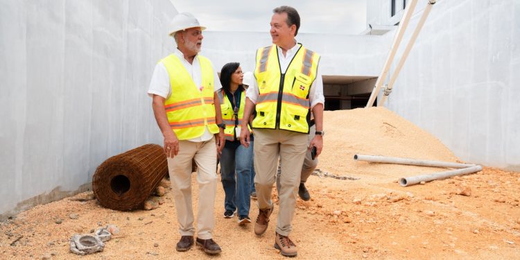 Hospital de Nisibón se encuentra a un 85% de ejecución; Ministro Ito Bisonó supervisa construcción