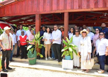 Hecmilio Galván inaugura Restaurante de Pescadores Tilamiches en Dajabón