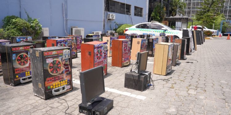 Incautan 87 máquinas tragamonedas que operaban ilegalmente en GSD y San Cristóbal