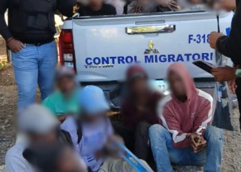 Agentes migratorios operan en zonas agrícolas y barrios populares: detienen 902 y deportan 800 indocumentados este martes