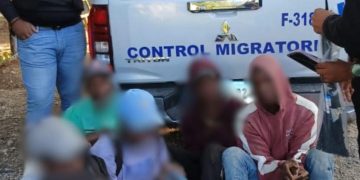 Agentes migratorios operan en zonas agrícolas y barrios populares: detienen 902 y deportan 800 indocumentados este martes