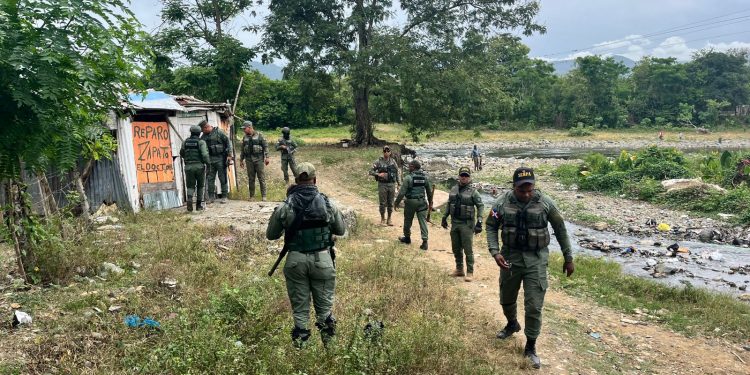 SENPA interviene matadero y zona ocupada en la ribera del río Haina, en Villa Altagracia