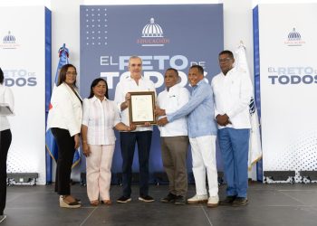 Presidente Abinader inaugura techado multiuso escolar en Duvergé para ampliar las actividades educativas y deportivas en beneficio de más 388 estudiantes y de toda la comunidad