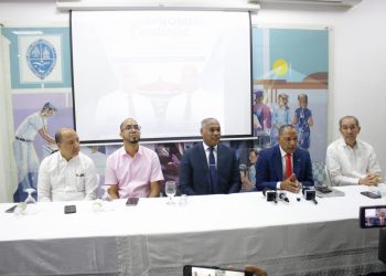 Bautista López, Juana Méndez y Rosario Cocco proclaman a Gerardo Roa próximo Vicerrector de Extensión
