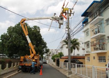 Este lunes Edesur avanza trabajos que desarrolla para habilitar un nuevo circuito eléctrico en Subestación UASD