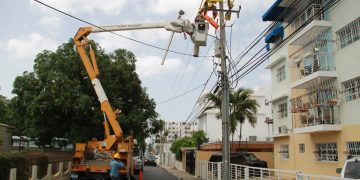 Este lunes Edesur avanza trabajos que desarrolla para habilitar un nuevo circuito eléctrico en Subestación UASD
