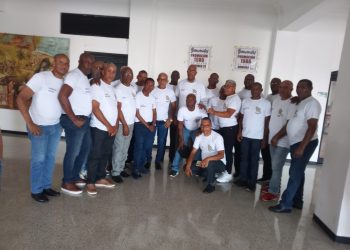 Presidente de la Hermandad se reúne con la promoción de alistados 1986 "los cañeros" de El seibo