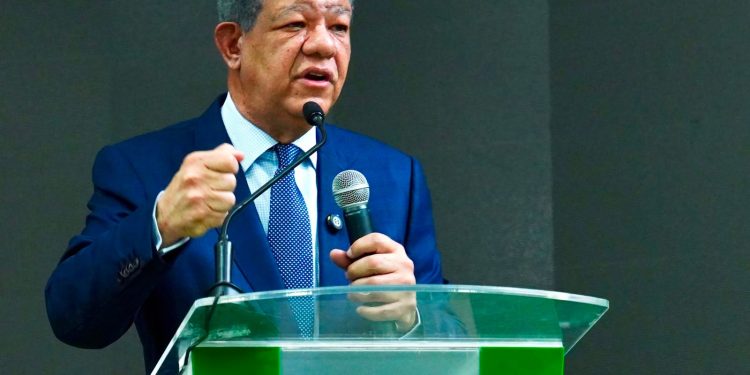 Leonel: El gran legado del PRM será una deuda pública irresponsable e insostenible destinada a pagar salarios, viáticos y ampliar la nómina estatal