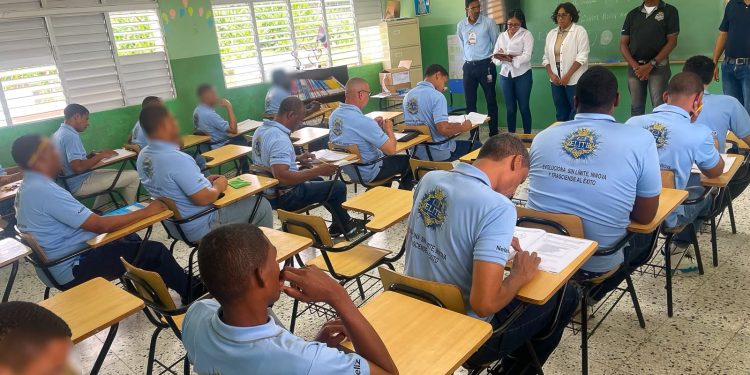 Unos 204 privados de libertad reciben las Pruebas Nacionales del nivel de Educación Secundaria Prepara de Adultos