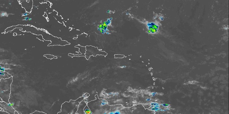 Indomet: Vaguada y onda tropical provocarán aguaceros, tormentas eléctricas y ráfagas de viento este martes