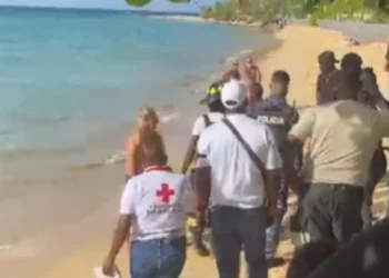 Mujer de nacionalidad francesa pierde la vida mientras se bañaba en playa de Las Terrenas
