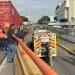 Motorista queda atrapado entre patana y muro en avenida John F. Kennedy