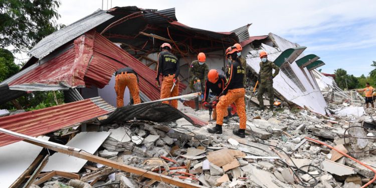 Filipinas eleva a 45 los muertos y a 17 los desaparecidos por el terremoto